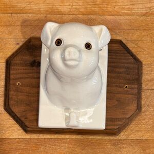 Vintage White Ceramic Pig Wall Mount - Towel & Apron Holder